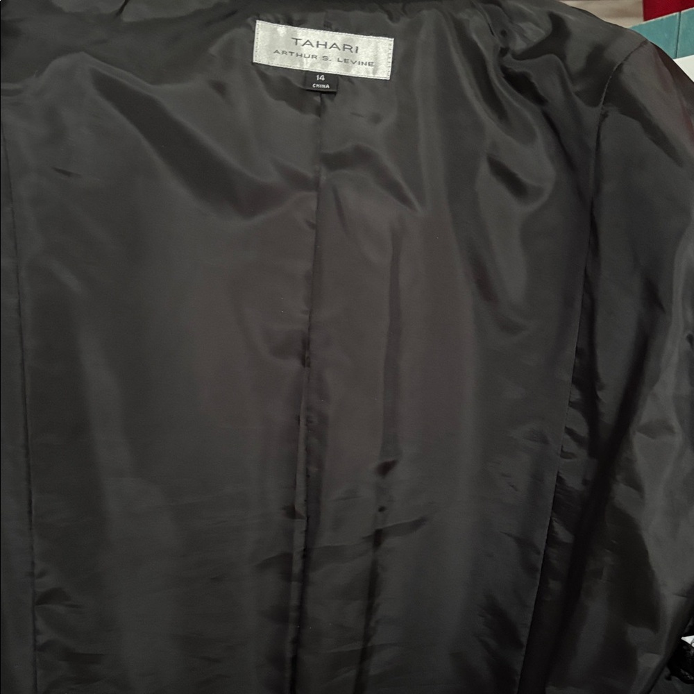 👛(ANY 2/$50) Vintage TAHARI 2 Button Jacket Imitation Flap Pockets Black Cuffs - Picture 10 of 11